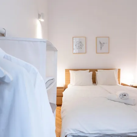 Apartment Danube Waterfront View At Chain Bridge