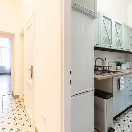 Apartment Danube Waterfront View At Chain Bridge *