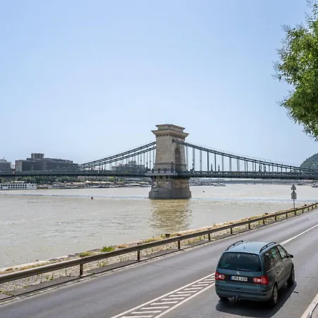 Apartment Danube Waterfront View At Chain Bridge *
