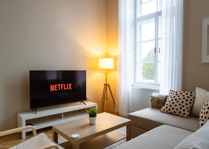 Apartment Danube Waterfront View At Chain Bridge *