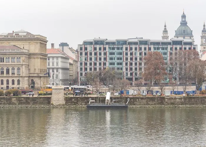 Danube Waterfront View At Chain Bridge Apartment *