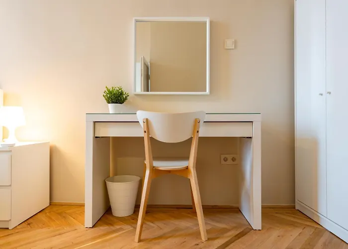 Danube Waterfront View At Chain Bridge Apartment *