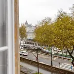 شقة Danube Waterfront View At Chain Bridge *